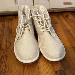 pair of UGGs only been worn a couple times in great condition